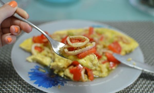 omelette with squid for a protein diet