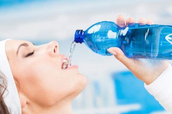 By drinking a lot of water in a week, you can get rid of 5 kg of excess weight
